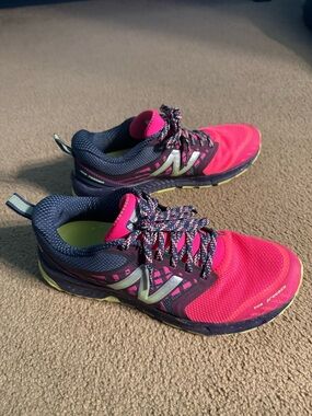New Balance Women's 8.5 Pink & Navy Running Shoes
